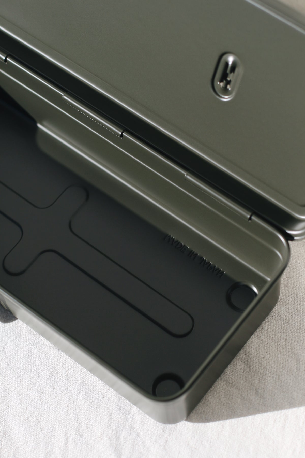 Toyo T-320 Flat Top Tool Box, Silver